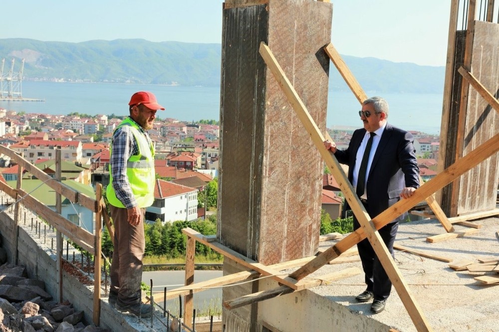 Körfez Belediye Başkanı İsmail Baran çalışmaları yerinde inceledi