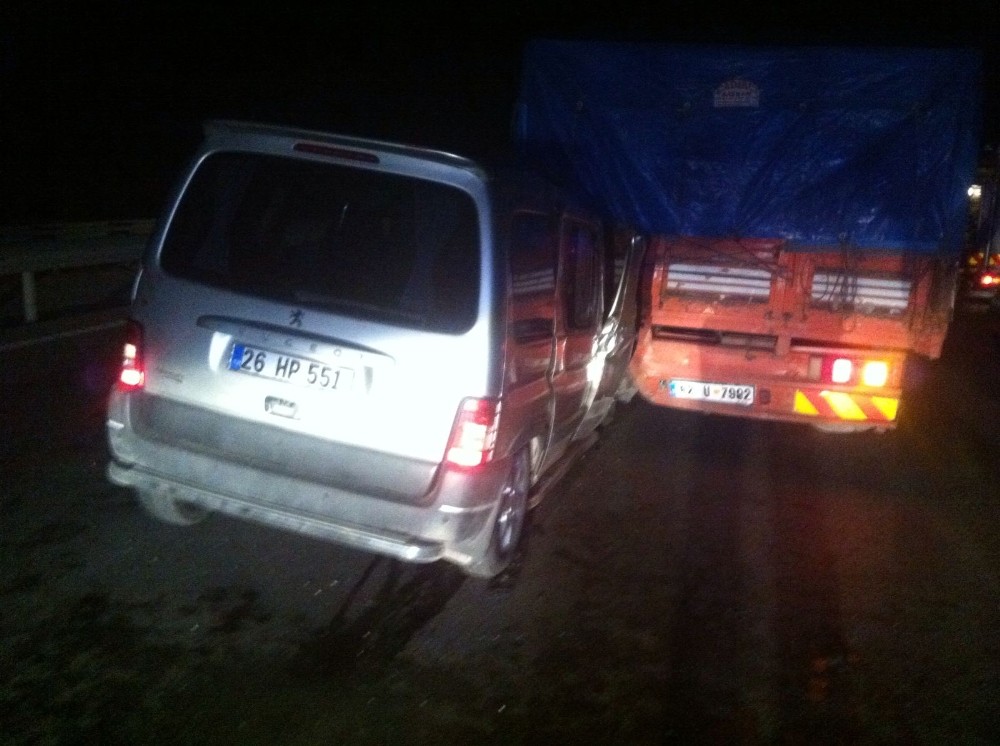 Eskişehir Ankara youlun’da trafik kazası: 1 ölü 2 yaralı