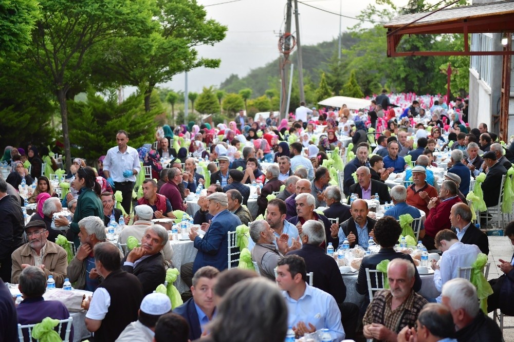 Ünye Belediyesinden mahalle iftarları verildi