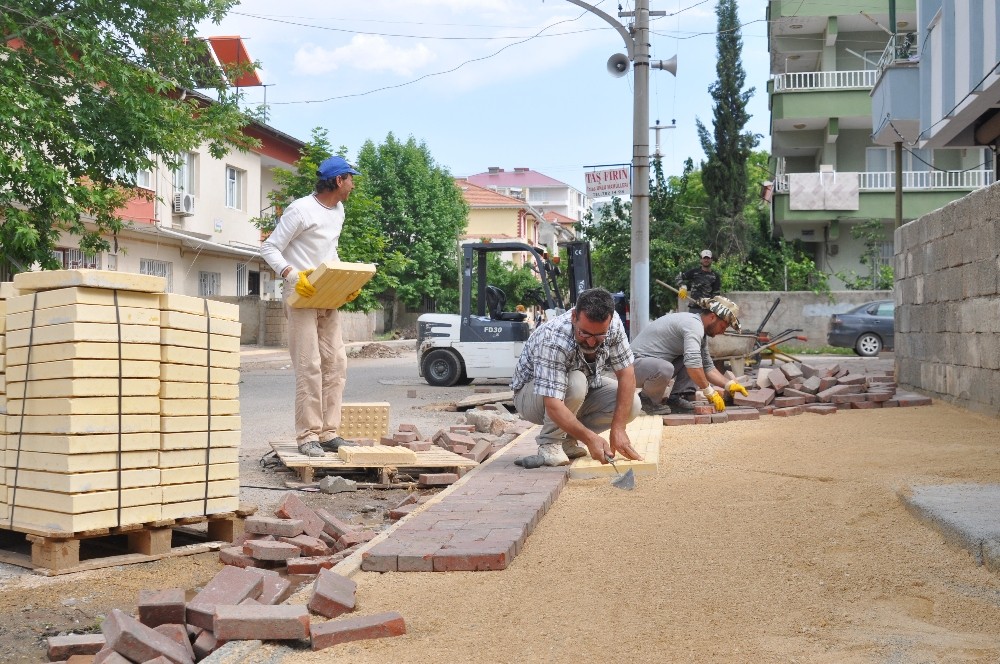 Gölbaşı ilçesinde kaldırım çalışmaları tam hız deva mediyor