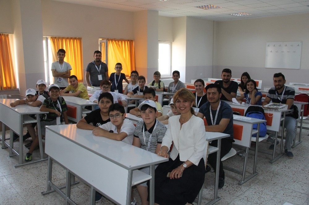 Hitit Üniversitesi kapılarını çocuklara açtı