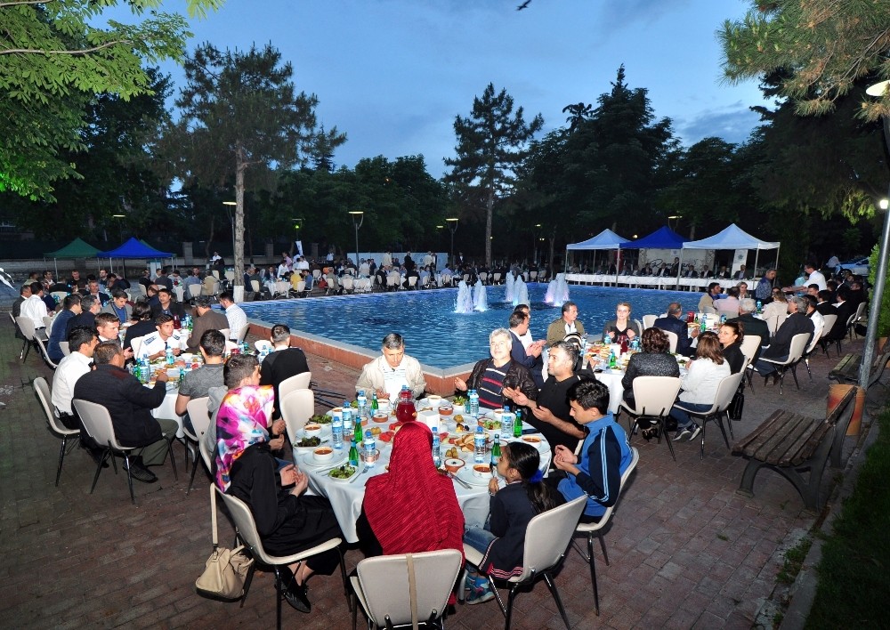 NEÜ’de geleneksel iftar programı