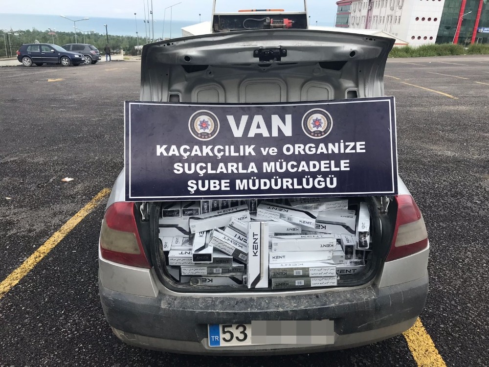 Van’da kaçak sigara operasyonu yapıldı.