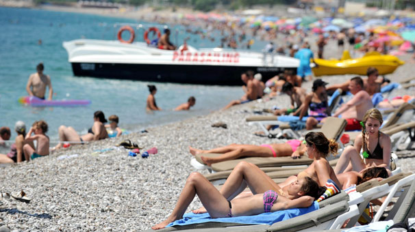 Antalya'daki otellerde bayram yoğunluğu