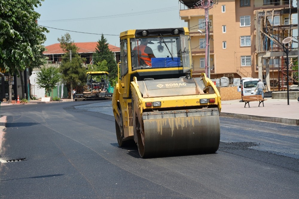 Kartepe’de asfalt çalışmaları tüm hızıyla devam ediyor