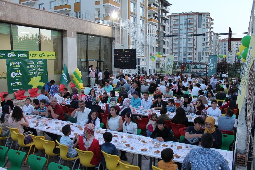 Pekfen okulları ailesi iftarda buluştu