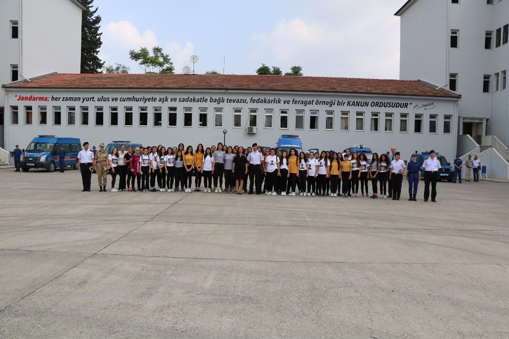 Adana'da öğrencilerden İl Jandarma Komutanlığına ziyaret