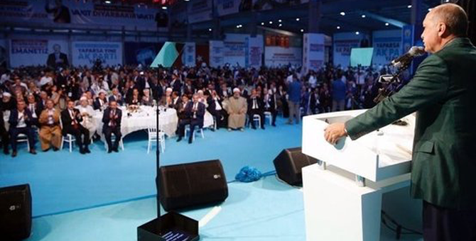 Cumhurbaşkanı'nın "prompter kazası" olayının aslını Tayyip Elçi anlattı