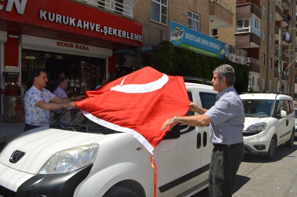 Mardin esnafından HDP'lilere bayrak tepkisi