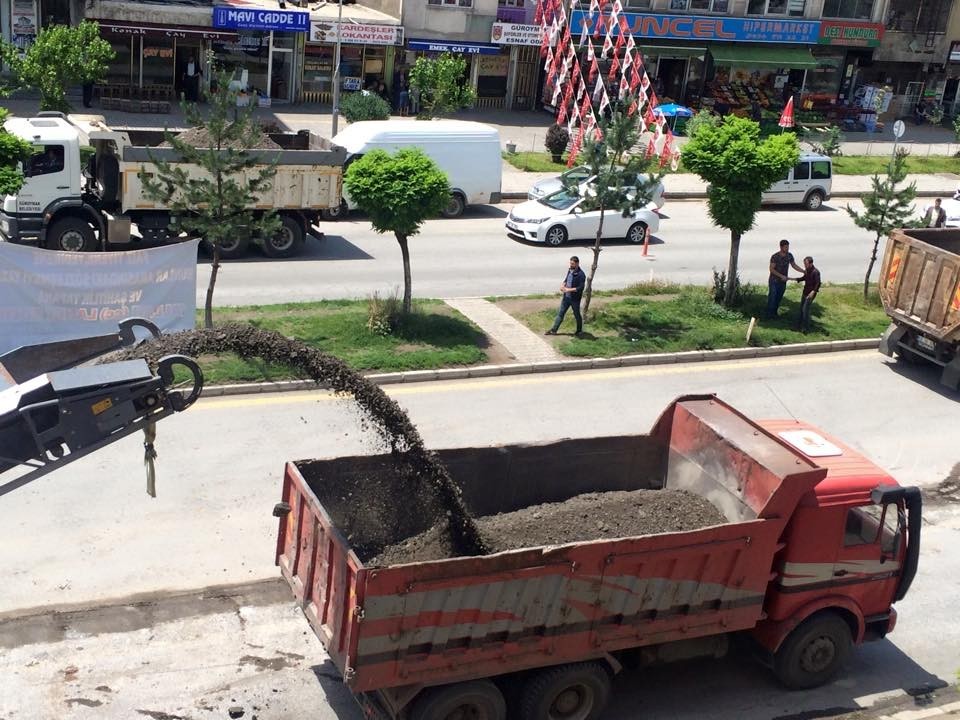 Güroymak’ta yol yapım çalışması