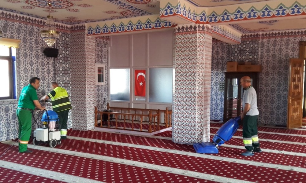 Camiler bayrama hazır