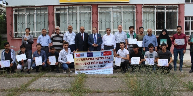 Tokat’ta ’Avrupa’da Nitelikli Mesleki Eğitim Stajı’ belge dağıtım töreni yapıldı