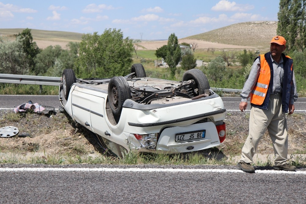 Sürücü direksiyon hakimiyetini kaybetti otobüs takla attı: 1 yaralı