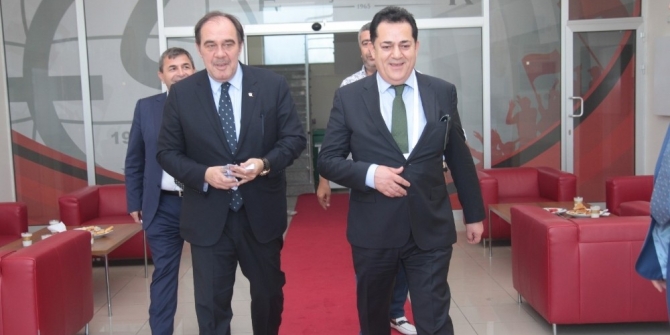 Demirören’den Eskişehirspor’a ziyaret
