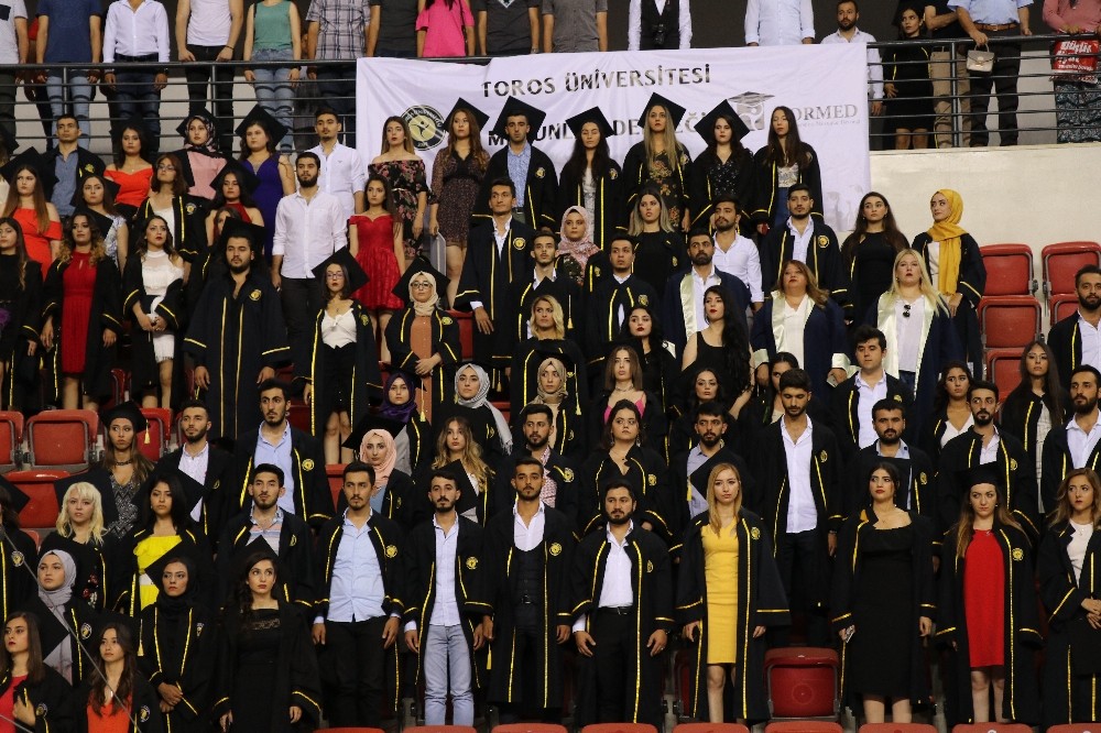 Toros Üniversitesinde mezuniyet  çoşkusu yaşandı