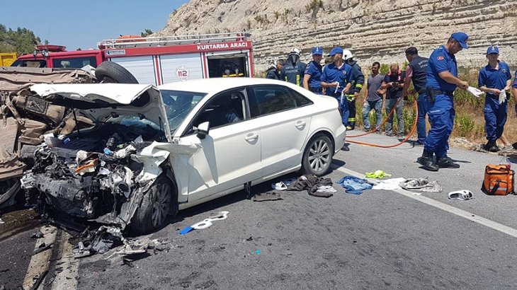 Antalya'daki trafik kazasında bir aile yok oldu