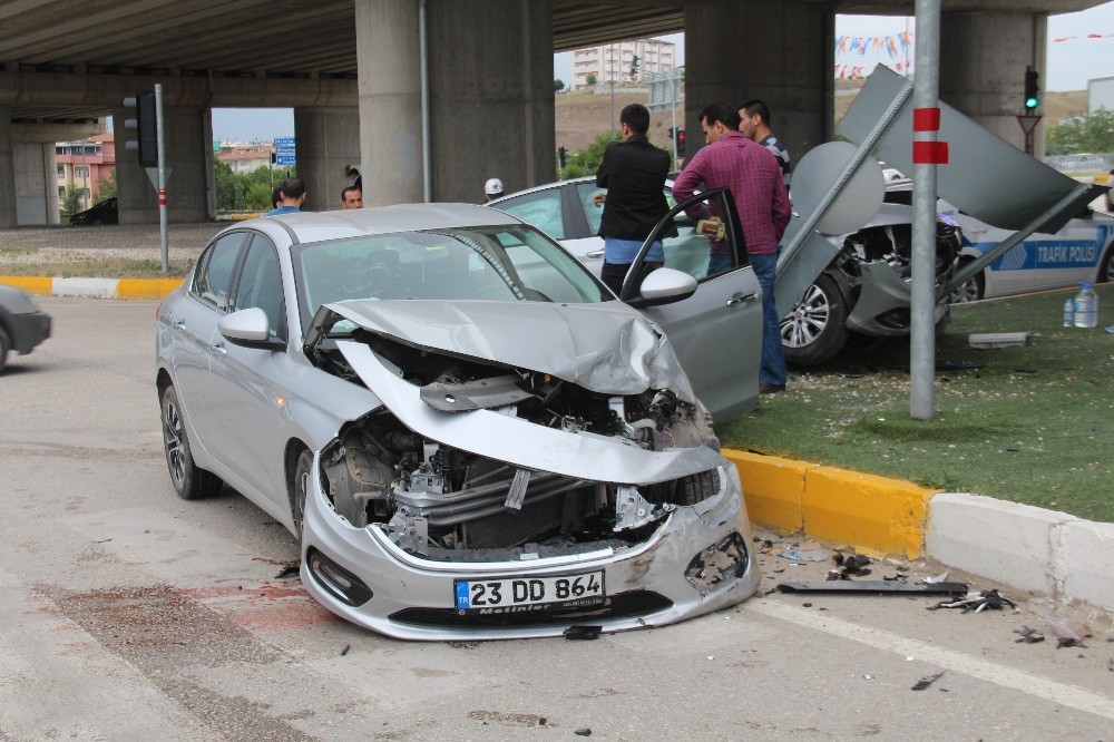 Elazığ’da trafik kazası:  1'i çocuk4 yaralı