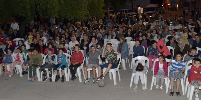Tepebaşı Belediyesi tarafından düzenlenen halk konserleri devam ediyor