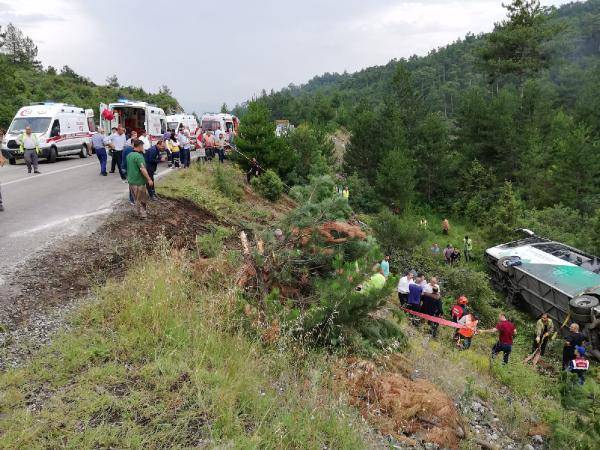 Bursa'da yolcu otobüsü devrildi! Ölü ve yaralılar var