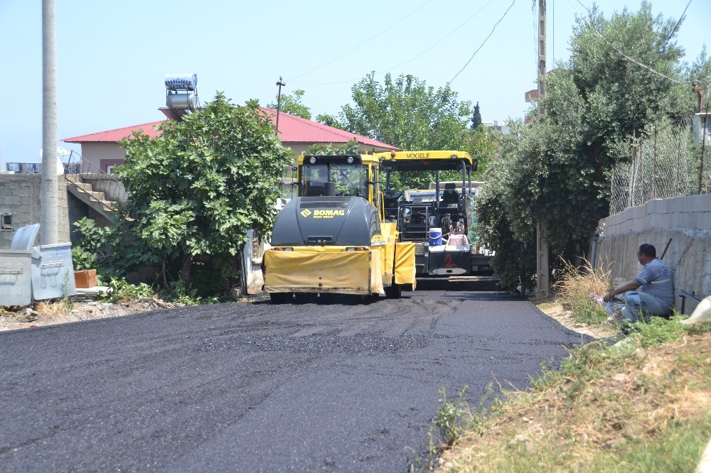 Erdemli’de asfalt çalışmaları sürüyor