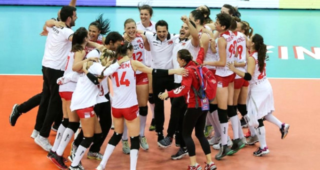 Türkiye A Milli Kadın Voleybol takımı Brezilya'yı yenerek finale yükseldi