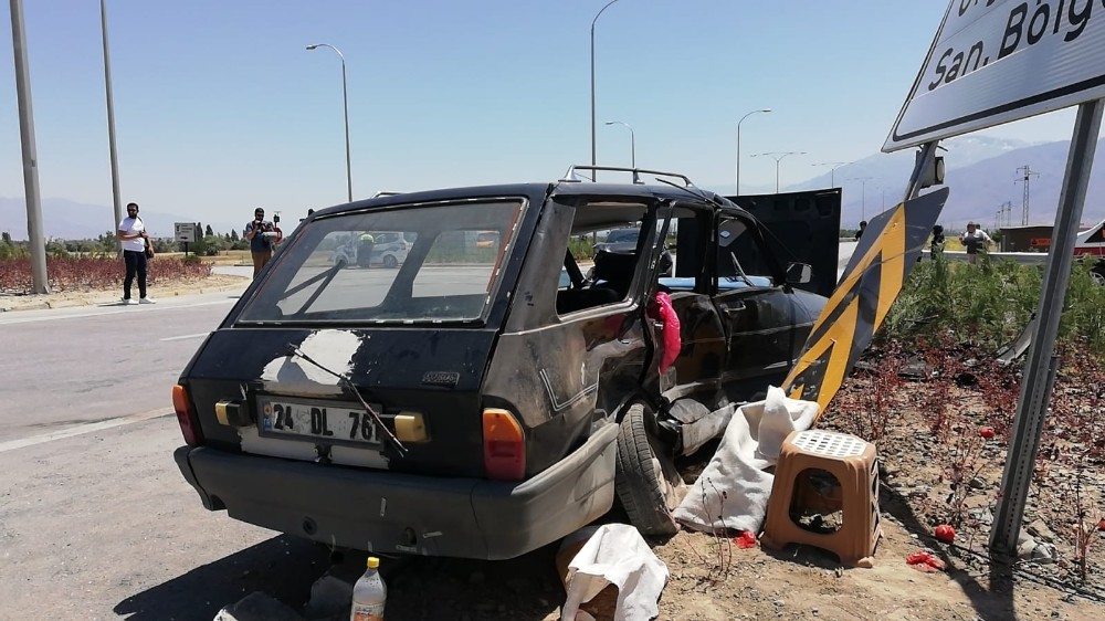 Erzincan-Sivas Karayolu'nda trafik kazası: 4 kişi yaralı