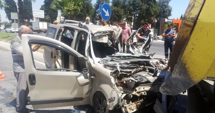 İzmir'de feci kaza! 1 ölü, hamile kadın ağır yaralı