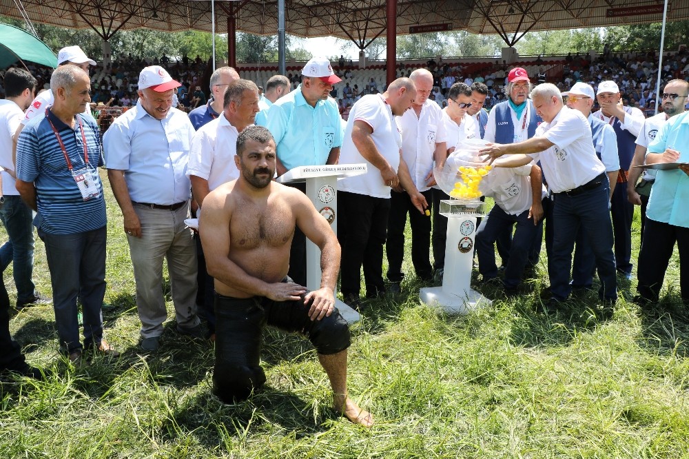 Er Meydanı’nda başpehlivanlar, ikinci tur kura çekimini yaptı