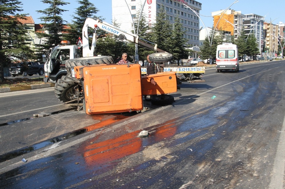 Uşak’ta trafik kazası: 3 yaralı