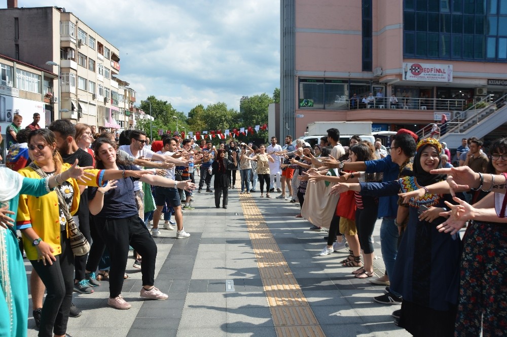 Dünyanın renkleri İzmit’te buluştu