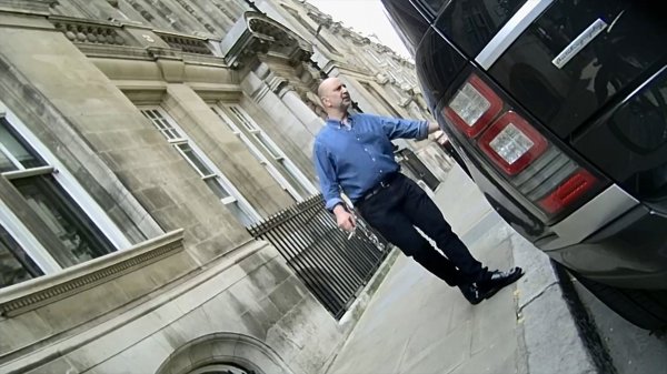 FETÖ'cü Akın İpek'e Londra'da ev hapsi verildi!