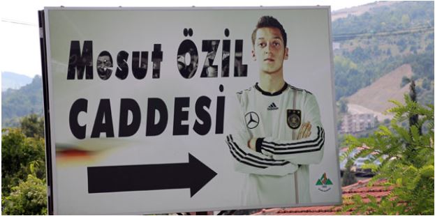 Mesul Özil'in Zonguldak'taki tabelası kaldırılıyor!