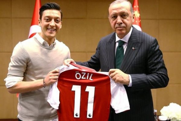 Mesut Özil'in babası konuştu: Almanların düşmanlığından bıkmıştı