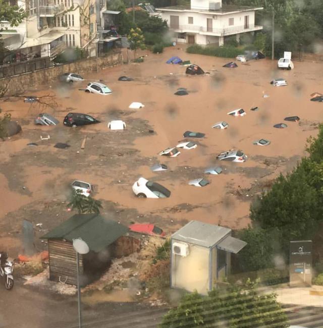 Yunanistan'ı şimdi de sel vurdu!