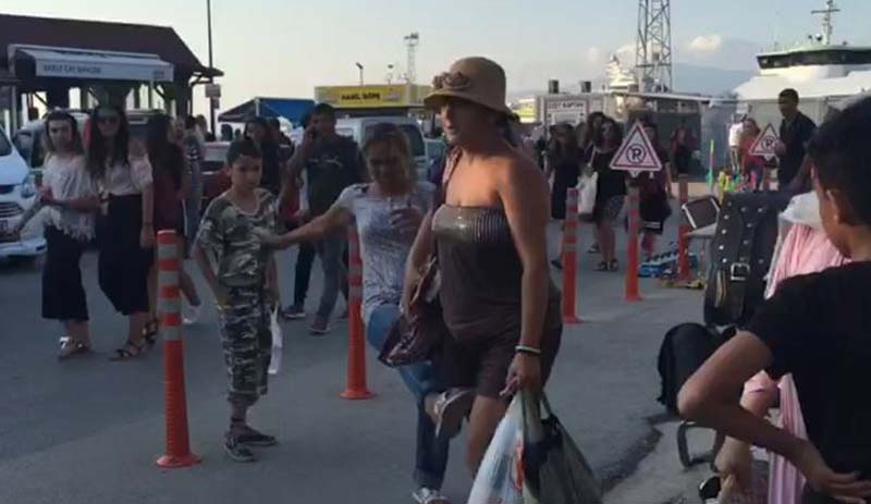 Kocama baktın dedi turist kadını darp etti