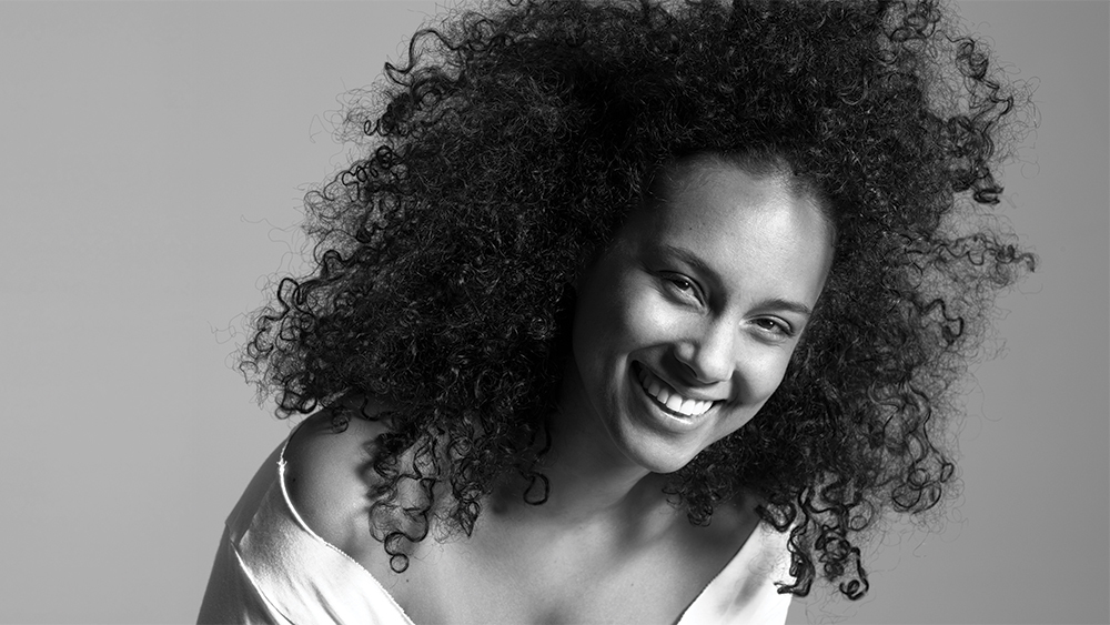 Alicia Keys kimdir? "Halkalı Şeker" eşliğinde yüzen dünyaca ünlü yıldız