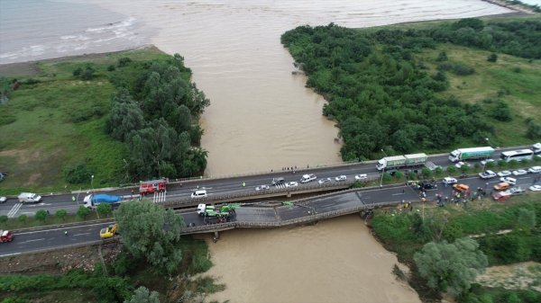 Ordu'da yaşanan sel felaketinin ardından Cevizdere Köprüsü trafiğe açıldı