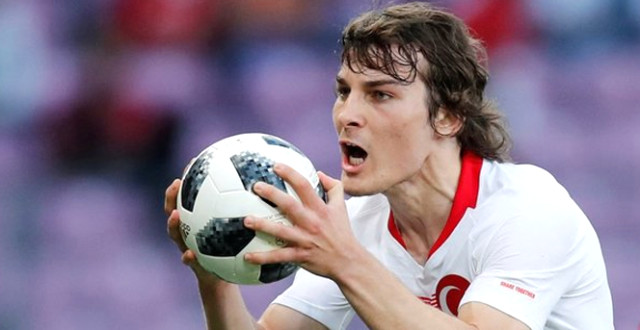 Çağlar Söyüncü resmen Leicester City'de