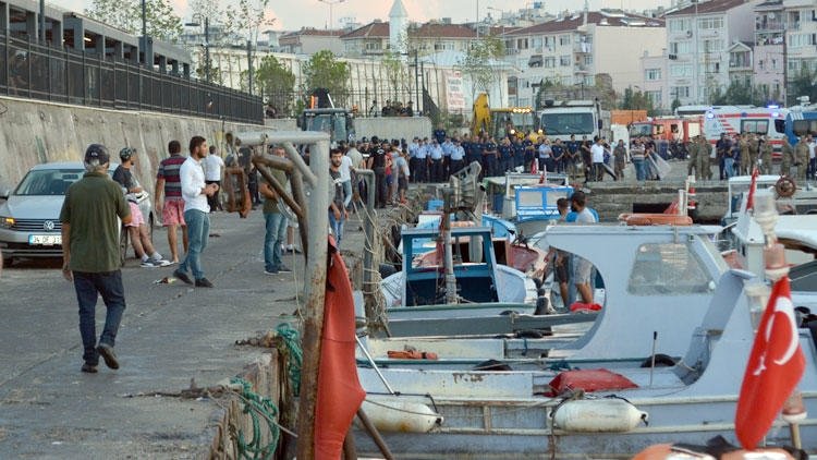 Kumkapı'da 120 tekneye şafak baskını