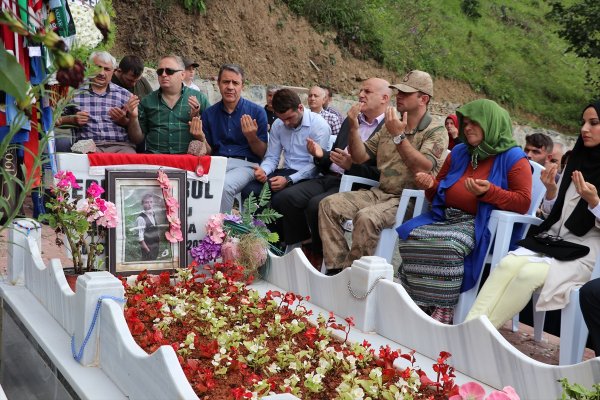 Eren Bülbül mezarı başında anıldı