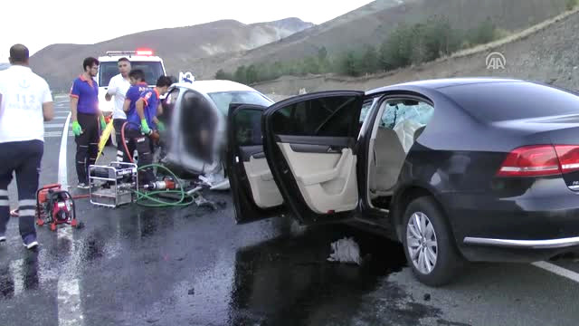 Erzincan'da feci trafik kazası: 3 çocuk 7 kişi öldü