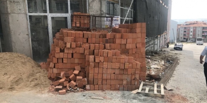 Zabıta ekiplerinden güvenliği hiçe sayan inşaatlara yaptırım