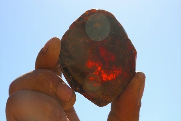 Bayburt'ta yıllardır kömür sanılarak yakılan madde kehribar çıktı