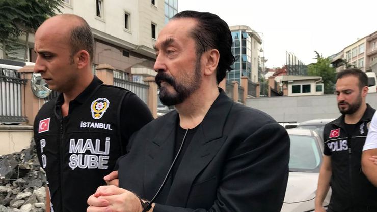 Adnan Oktar'ın evinden çıkan herkesi şoke etti: Sadece sinagoglarda var !