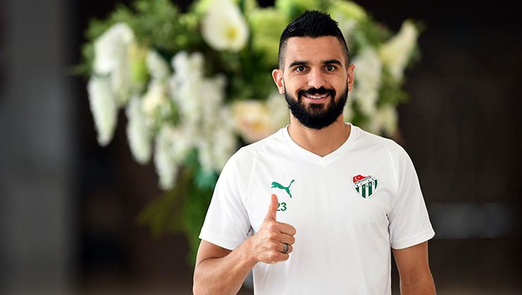 Bursasporlu Aziz Behich PSV Eindhoven ile 4 yıllık sözleşme imzaladı