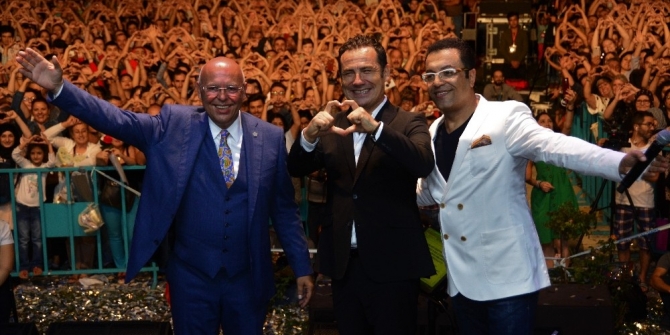 Aşk şarkılarının adamı Ferhat Göçer, unutulmaz bir gece yaşattı