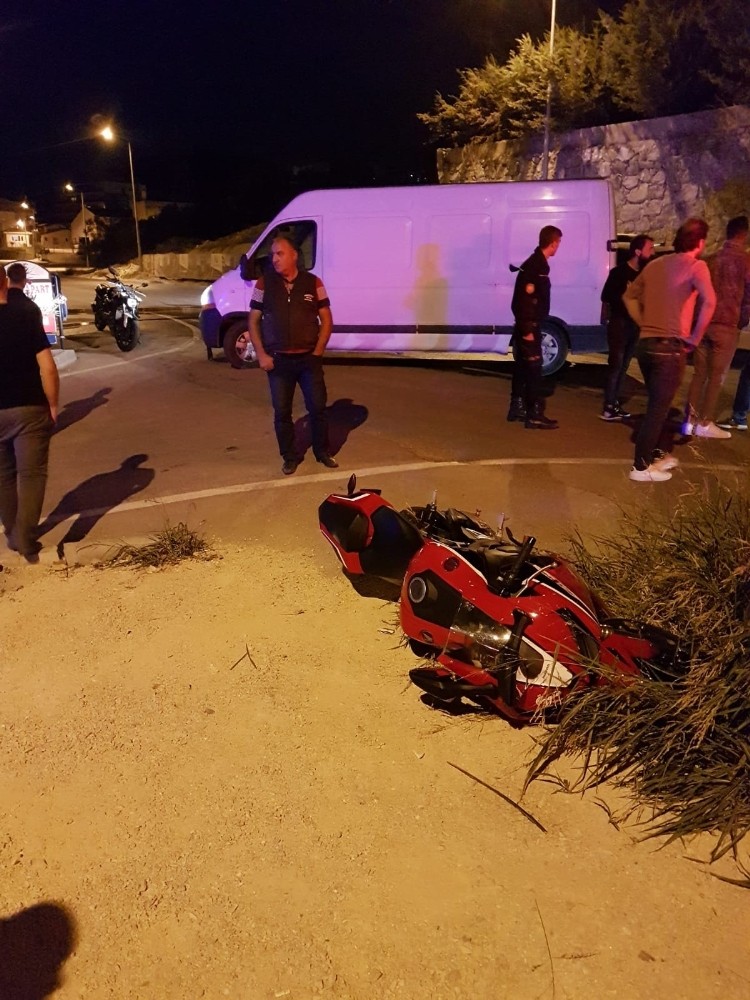 KuşadasıKirazlı yolu girişinde  trafik kazası; 1 yaralı