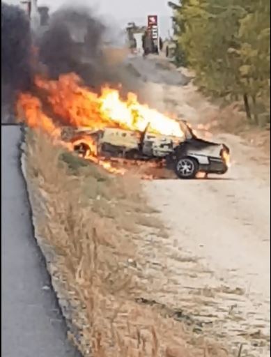 Aksaray'da kontrolden çıkarak Kaza yapan otomobil alev alev yandı