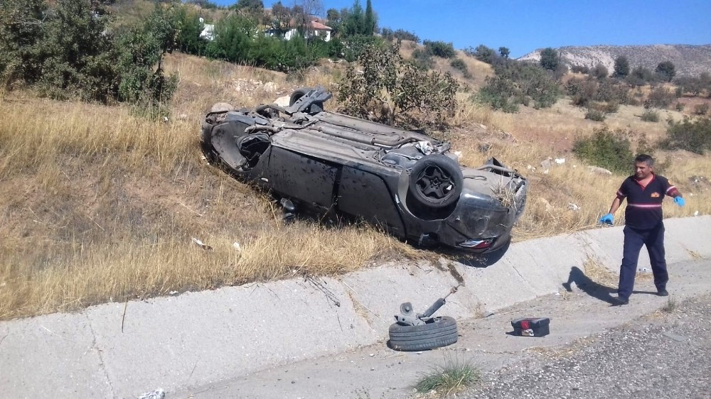 Adıyaman-Gölbaşı karayolunda Otomobil takla attı: 6 yaralı