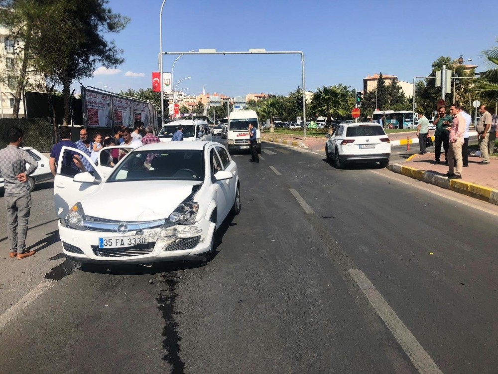 Şanlıurfa'nın Haliliye ilçesinde trafik kazası: 3 yaralı